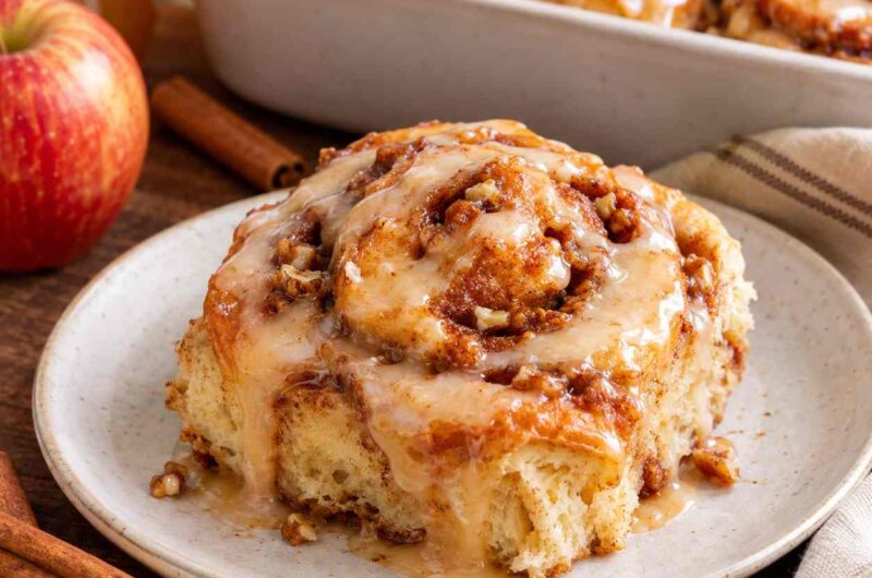 Apple ‘Cider Bath’ Cinnamon Rolls